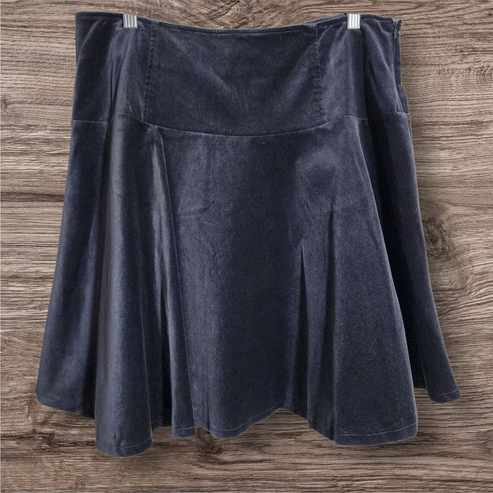 To the Max NWT black velvet to the knees lined flare‎ skirt woman's size 10